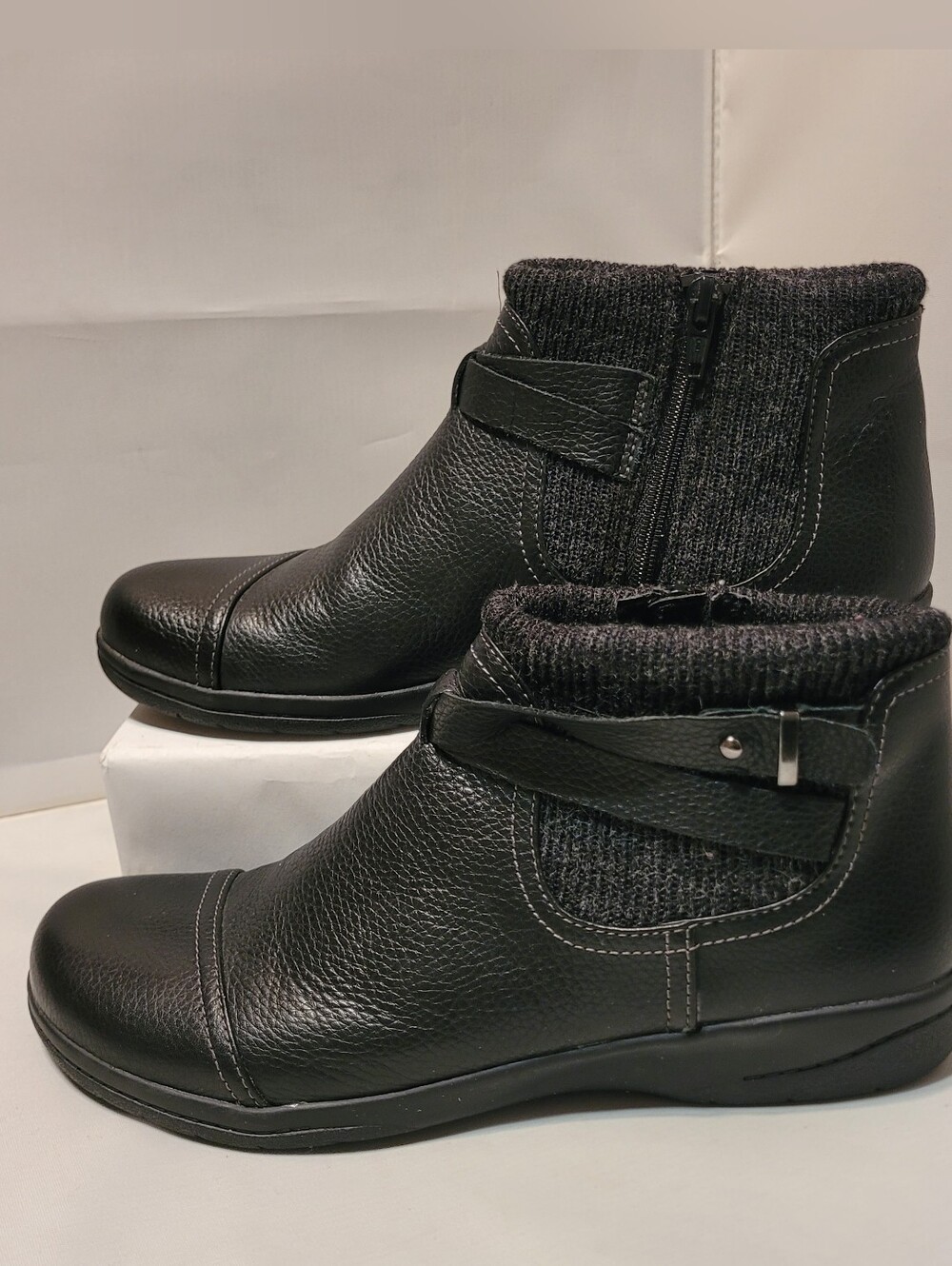 Clarks Collection Womens 8.5M Black Leather Ankle Boots Zip Strap Comfort